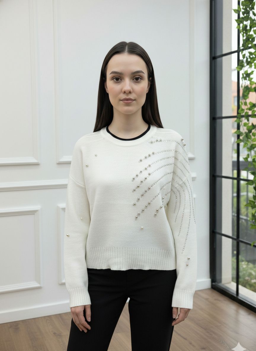 Omzu ve Kolu İnci İşlemeli Triko Kazak