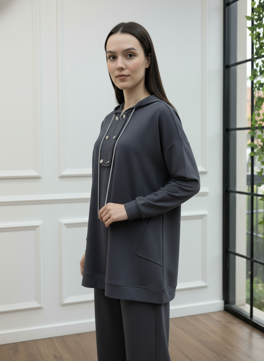 Metal Düğme ve Zincir Detaylı Yüksek Yaka Gri Takım