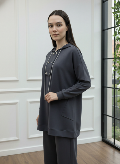 Metal Düğme ve Zincir Detaylı Yüksek Yaka Gri Takım