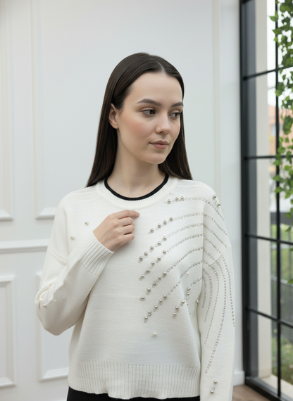 Omzu ve Kolu İnci İşlemeli Triko Kazak