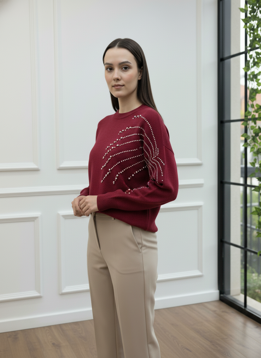 Omzu ve Kolu İnci İşlemeli Triko Kazak